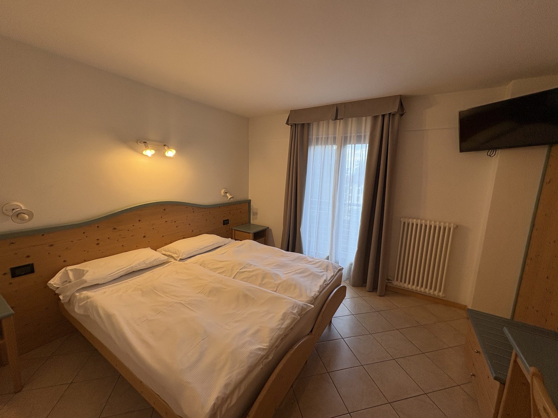 Camera Classic luminosa con letto matrimoniale