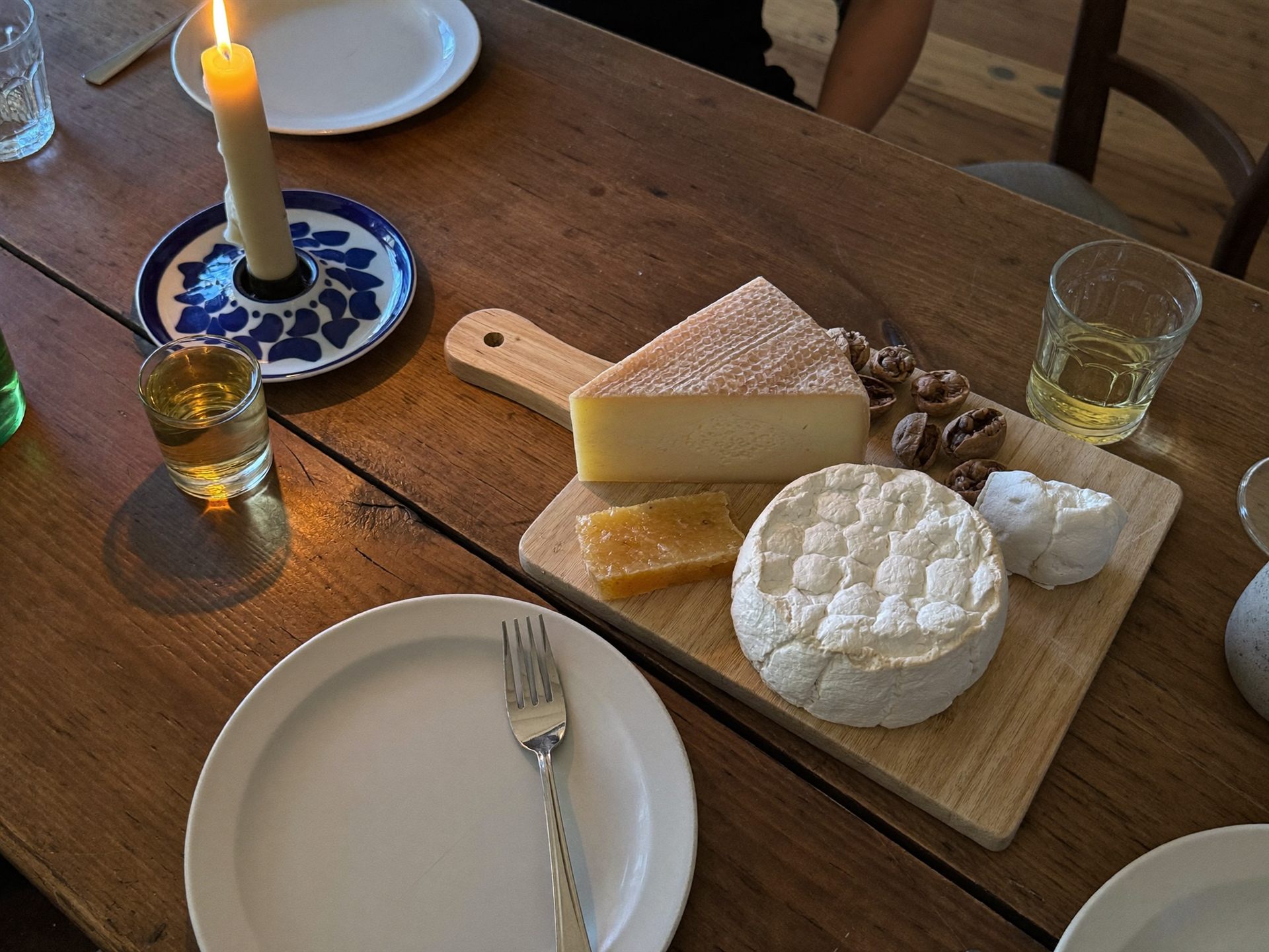 Degustazione di formaggi locali con grappa